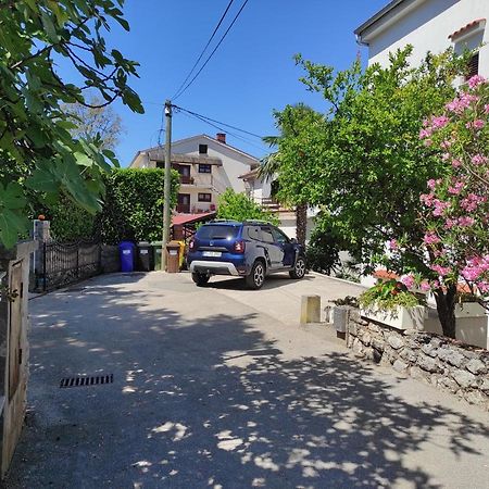 Apartments Kamelija Malinska Exterior foto