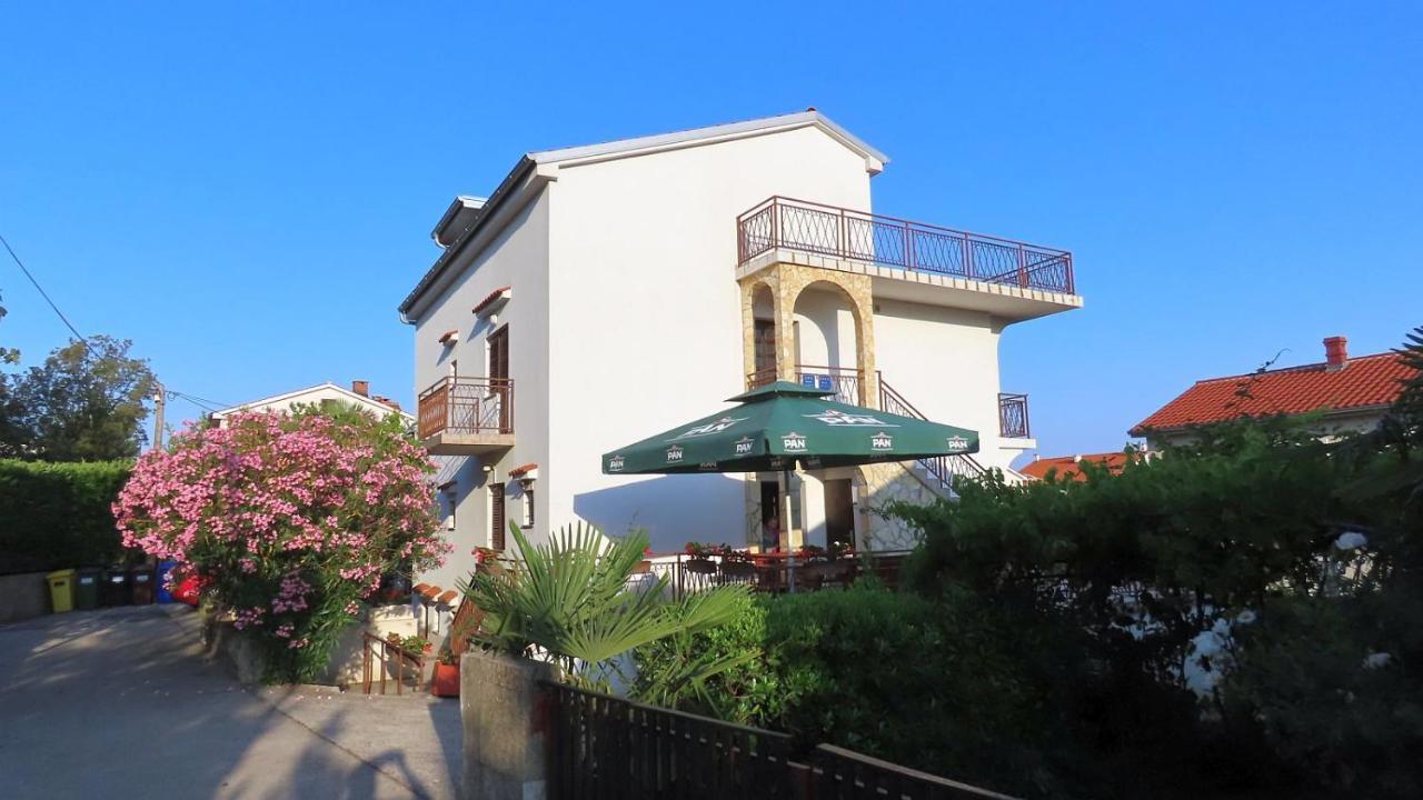 Apartments Kamelija Malinska Exterior foto