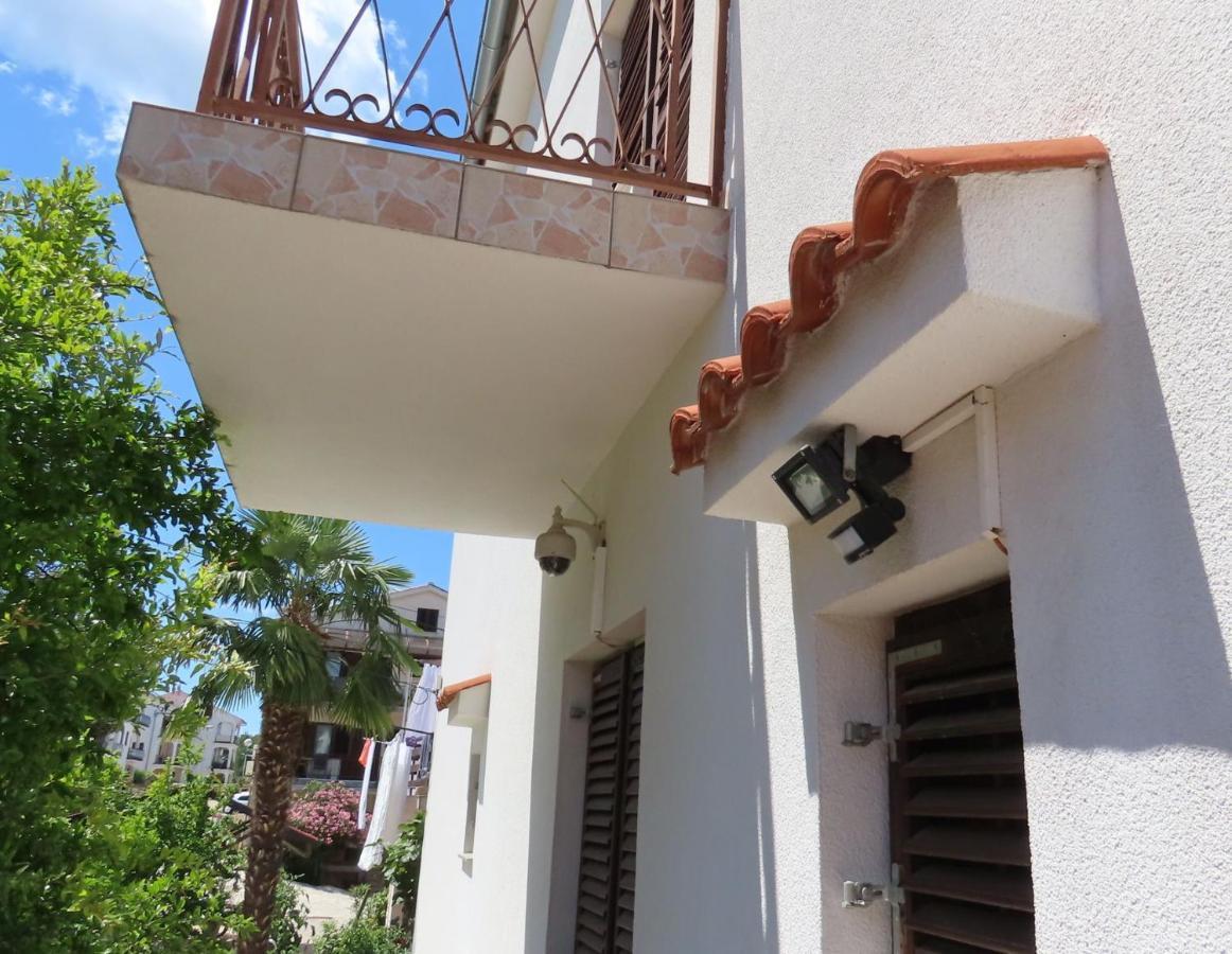 Apartments Kamelija Malinska Exterior foto