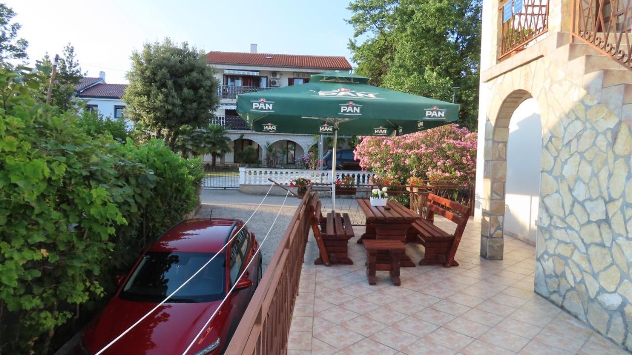 Apartments Kamelija Malinska Exterior foto