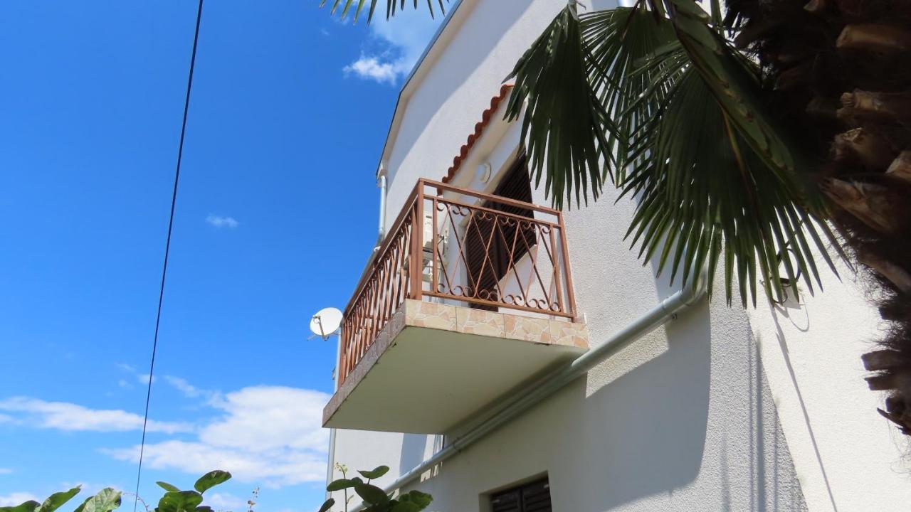 Apartments Kamelija Malinska Exterior foto