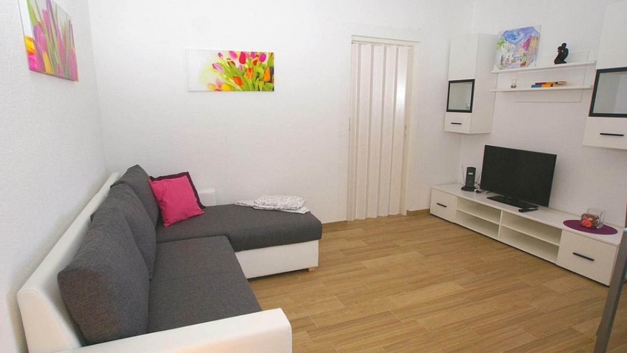 Apartments Kamelija Malinska Exterior foto