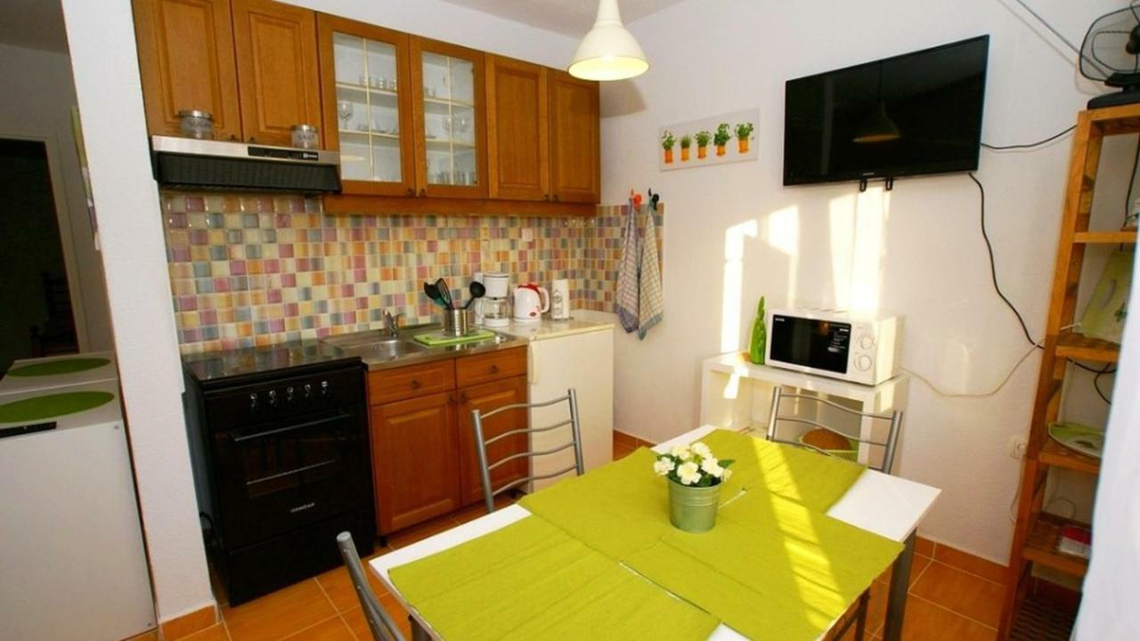 Apartments Kamelija Malinska Exterior foto